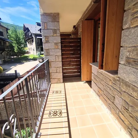 Апартаменты Check-in Casas La Casa De Conques Эристе